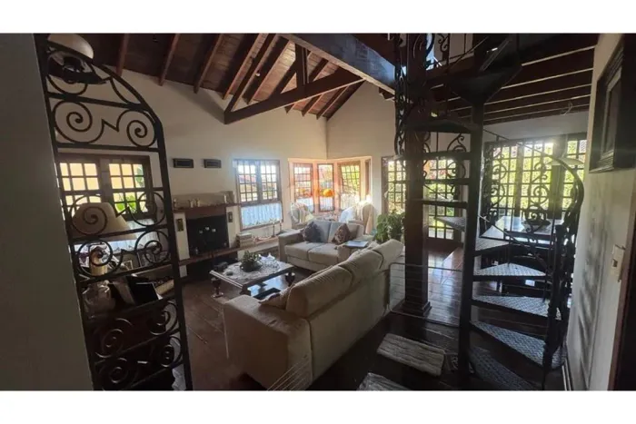 Casa de Condomínio: Oferta Imperdível em Aldeia da Serra!