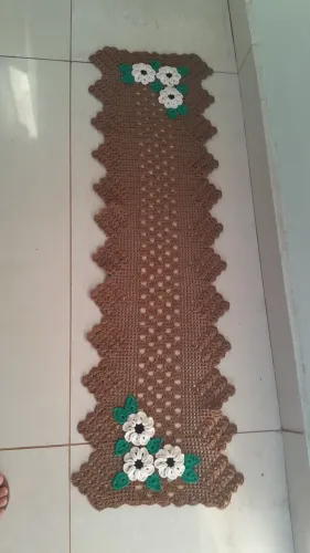 Caminho de mesa em croche 