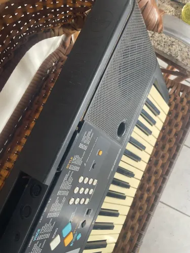 Teclado Yamaha psr e223
