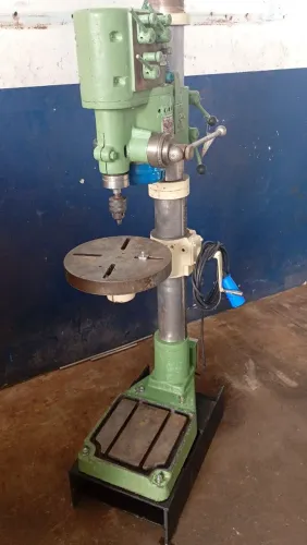 Vendo furadeira de coluna capacidade 25mm Engrenada 