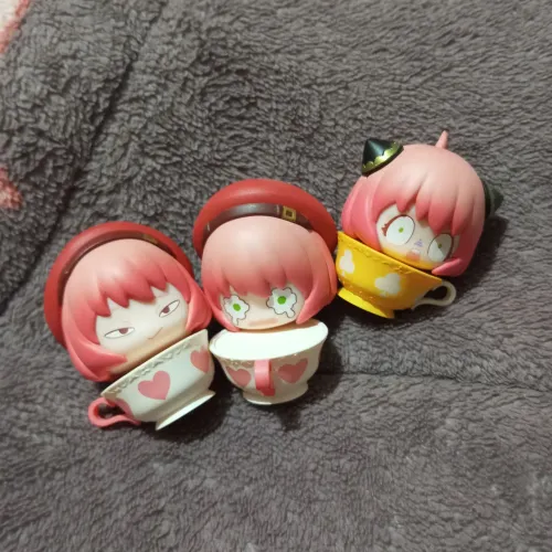 3 bonecas Anya.