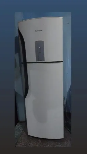 Geladeira panasonic funcionando perfeitamente, em ótimo estado.