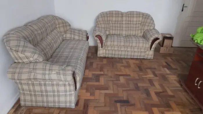 Vendo Conjunto de Sofás (3 e 2 Lugares) - Conforto e Estilo!