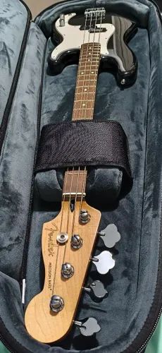 Fender Player Precision Bass Mex + Opcional Semi-Case Road Runner