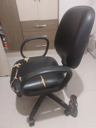 Cadeira de rodízio para doação