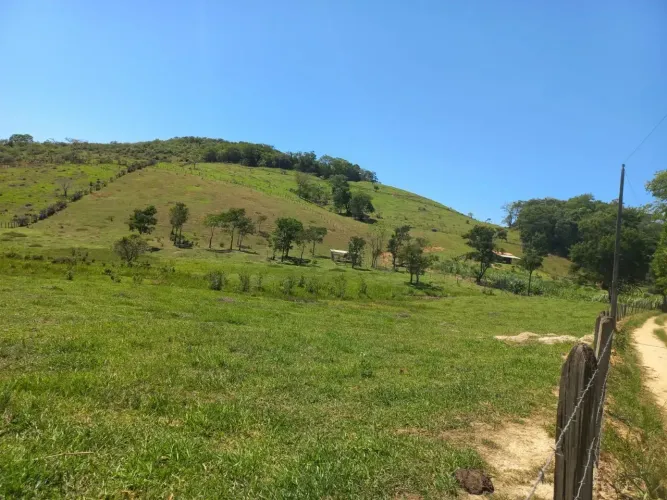 ÁREA DE PASTO OU LAZER 10.000m² Cachoeiras de Macacu, com Corrego e nascente, monte sua c