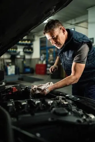 Mecânico e preparador automotivo