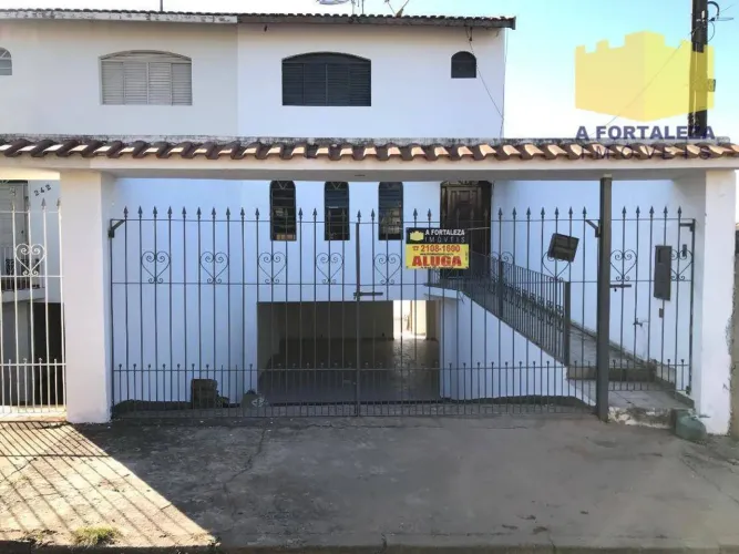 Casa com 3 dormitórios para alugar por R$ 1.658,00/mês - Jardim Guanabara - Americana/SP