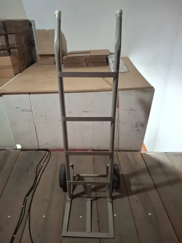 Carrinho de Mão / Carrinho de Carga de Metal Reforçado / Carrinho Armazem - Usado
