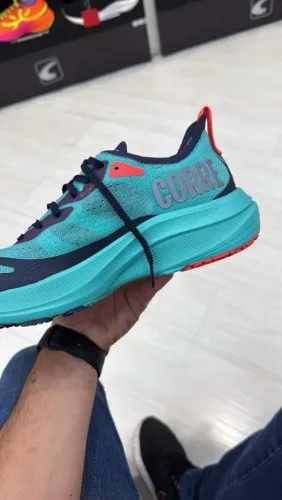 Tênis de corrida Corre 4