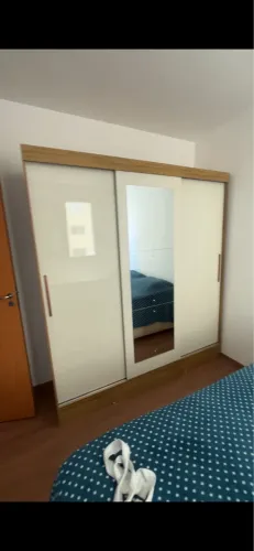 Vende se Guarda roupa casal c/ espelho