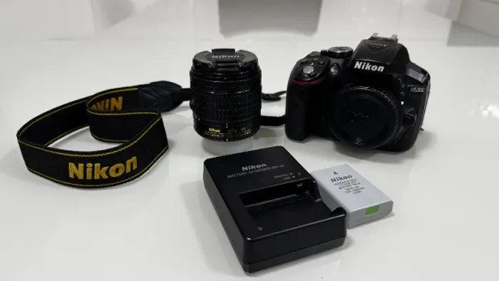 Câmera DSLR Nikon D5300 + Lente 18x55mm