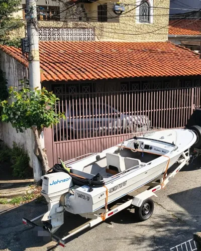 Motor de popa Johnson 50 HP Partida elétrica e comando á distancia