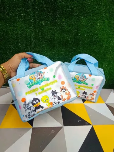 Bolsas de festa tem pronta entrega e vc pode escolher qualquer tema