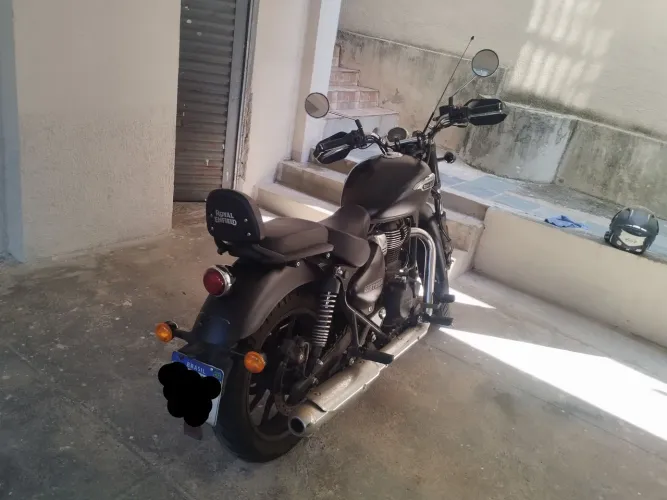 Novíssima, sem quedas , pneu novo , pastilhas novas , toda revisada só pegar e andar !