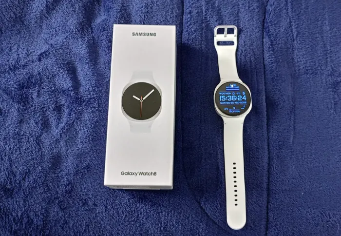 Samsung Galaxy watch 8 BT + Samsung Earbuds + 9 pulseiras