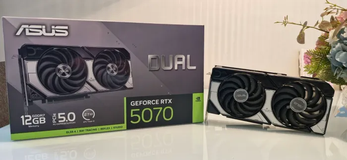 Placa de vídeo RTX 5070 Asus Dual