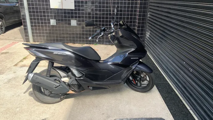 Moto muito boa e econômica.