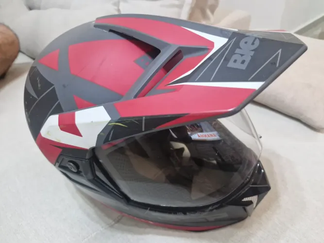 Vendo 1 capacete da marca Bieffe