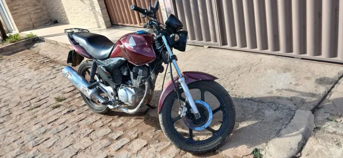 Moto em excelente . Moto usada apenas para trabalho. VALOR Negociável.
