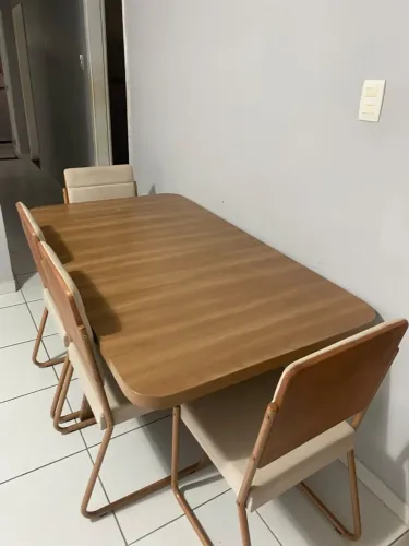 Mesa de Jantar Retangular com 6 Cadeiras - Moderna e em Ótimo Estado
