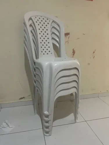 Cadeiras de plástico 