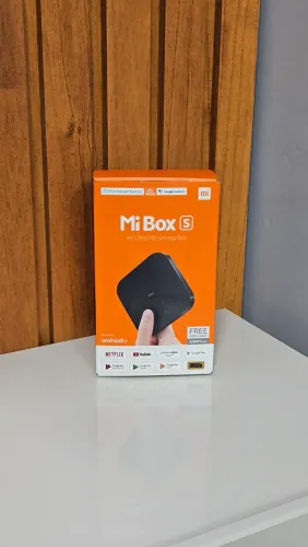 Xiaomi Mi S 4K Google TV completa na caixa