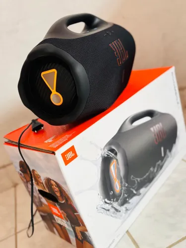 JBL boombox 4