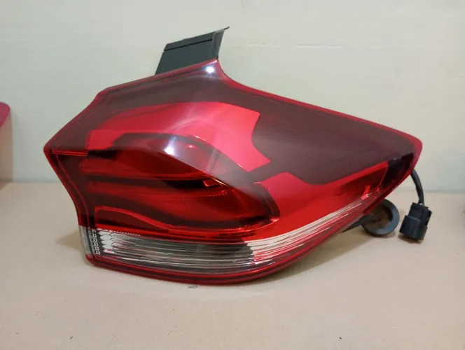 Lanterna Tracker 2020 a 2025 sem led lado direito 