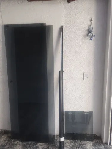 Vende Box para banheiro ,medindo 1,20x1,90 cor fumê ,perfil preto 