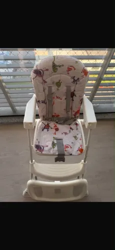 Cadeirinha de alimentação infantil