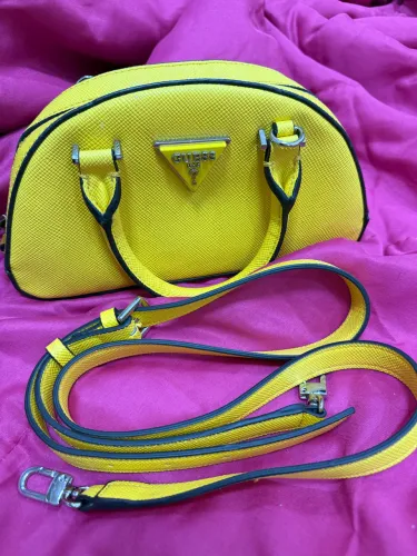 Bolsa Guess amarela edição limitada
