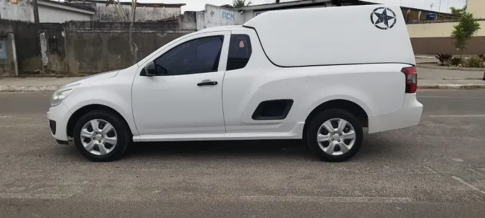 Montana 1.4 com bau de fibra