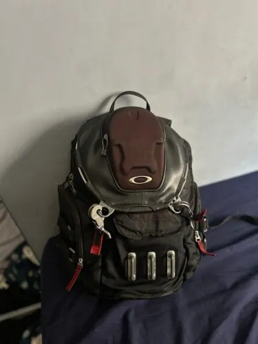 Mochila Oakley bathroom sink preta original