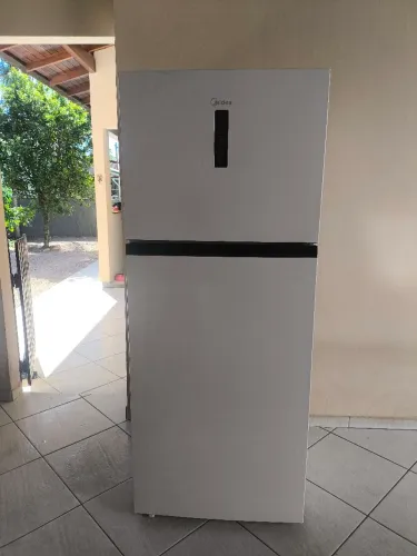 Geladeira em ótimo estado de conservação