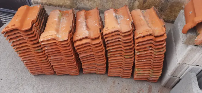 Telhas romanas usadas 350 unidades.