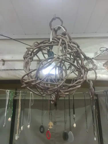 Luminária rústica em cipó vermelho