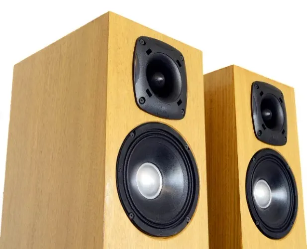 Par de caixas acústicas grandes estilo torre - oportunidade!