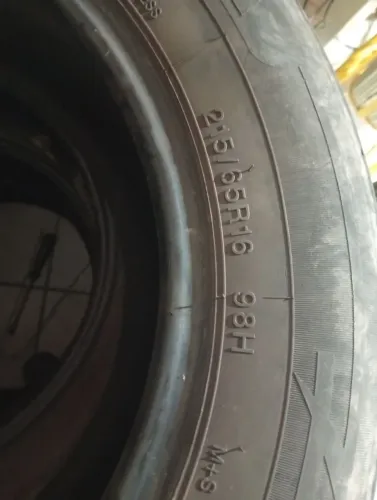 Pneu carro aro 16