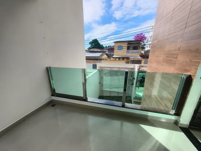 Apartamento de Primeiro Andar com Armários no Gã Duquesa e com 2 Vagas de Garagem
