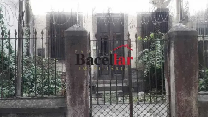 Casa de rua : / Residencial / São Cristóvão
