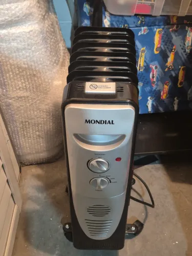 Aquecedor a Óleo Mondial Preto/Prata 1500W A-06