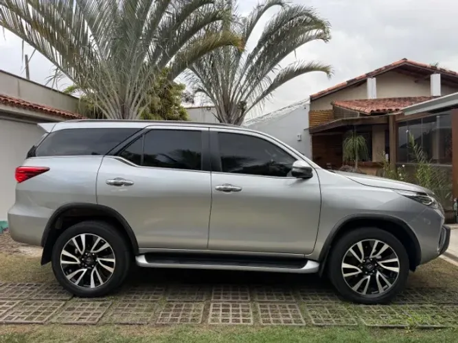 Toyota Hilux SW4 SRX 4X4 2.8 TDI 16V Dies. Aut. 2017