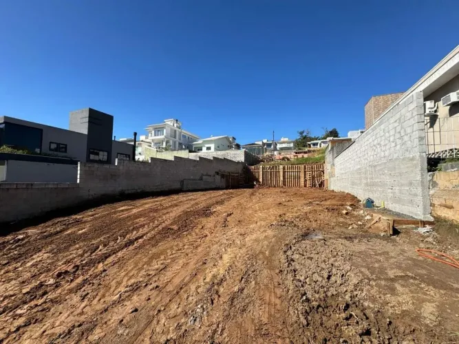 Terreno à venda no bairro Pedra Branca em Palhoça/SC