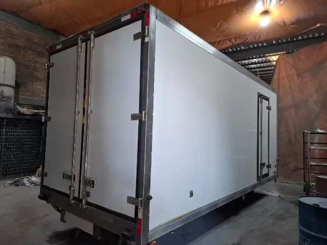 3252 bau para Caminhao refrigerado 3/4 usadinho estado de novo