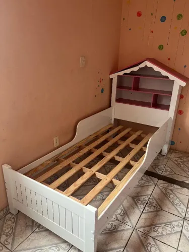 Cama infantil Casinha pra desocupar espaço