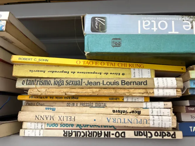 Lote fechado: 29 livros acupuntura, shiatsu e terapias alternativas - Imperador Amarelo