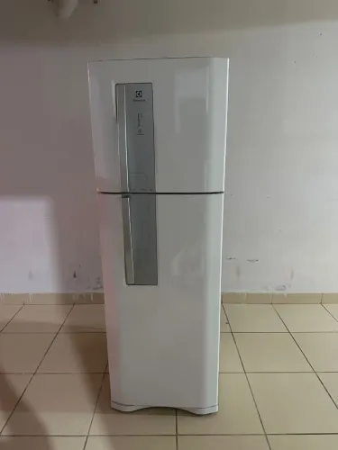 Vendo Geladeira Electrolux Frost Free 340 Litros