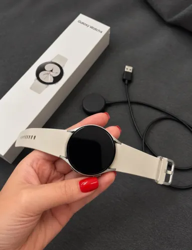 Galaxy Watch 4 - 40mm Bluetooth, Com Caixa e Carregador