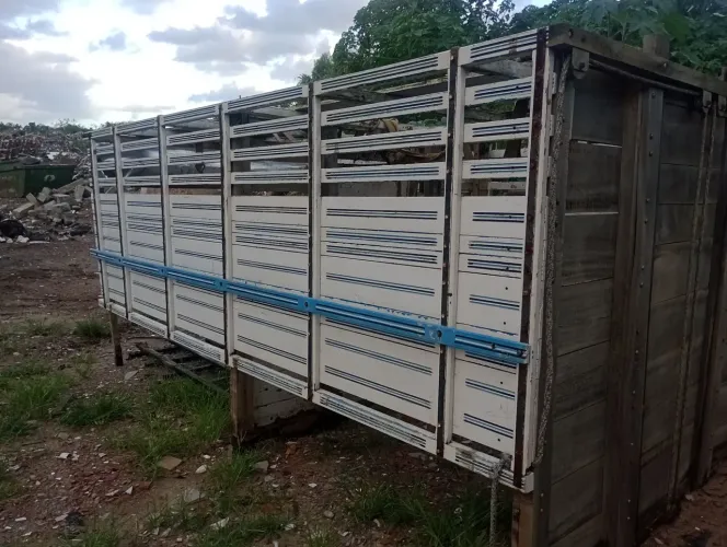 Vendo carroceria boiadeiro em excelente estado